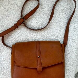 Elegant Tan Leather Crossbody Bag